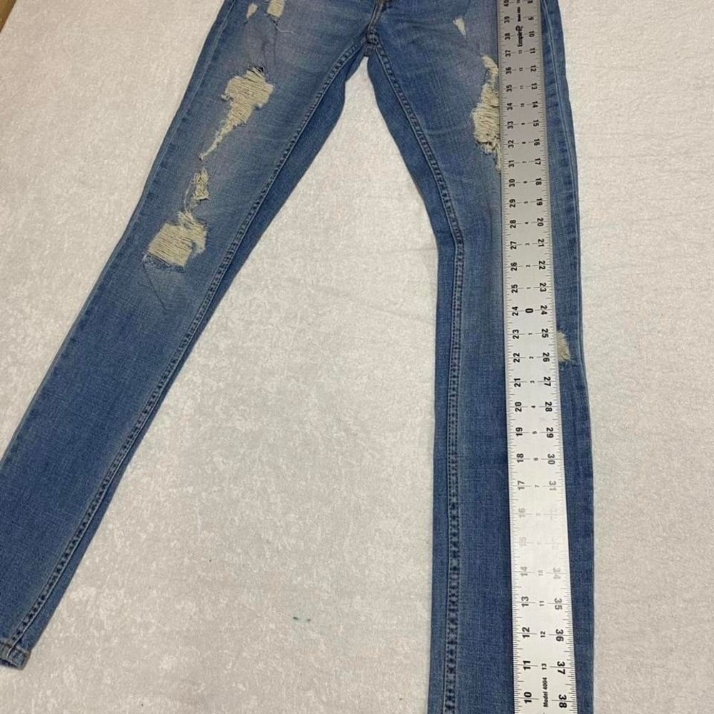 Levi Strauss & co women blue ripped distressed skinny jeans W26/L32. SKU101